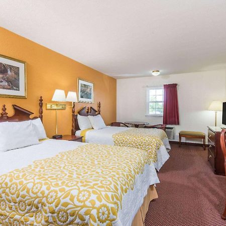 Days Inn By Wyndham Amherst Экстерьер фото