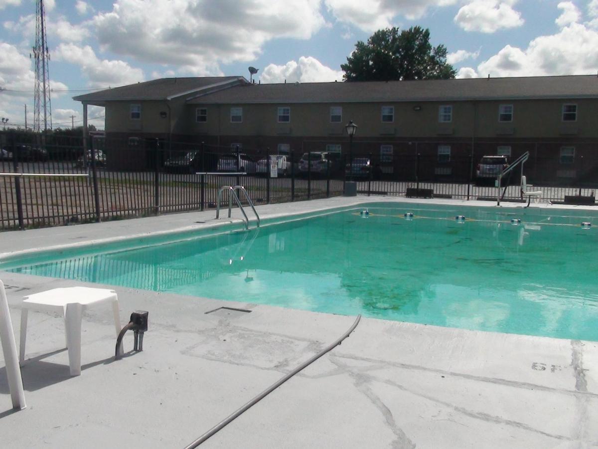 Days Inn By Wyndham Amherst Экстерьер фото