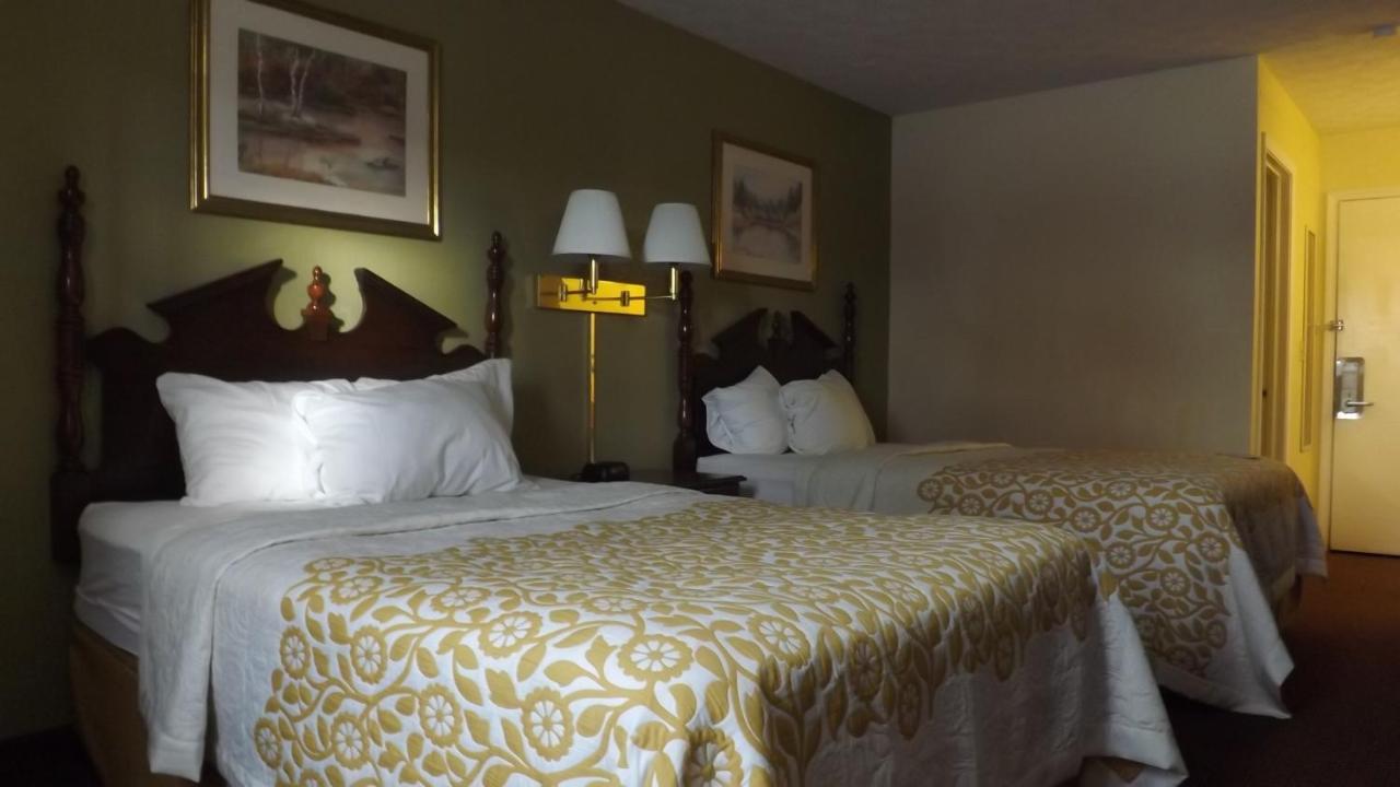 Days Inn By Wyndham Amherst Экстерьер фото