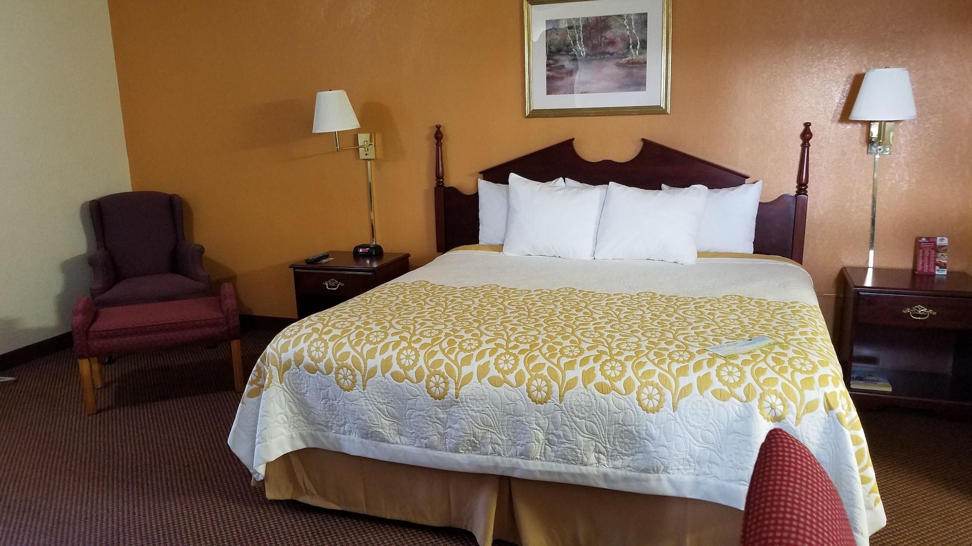 Days Inn By Wyndham Amherst Экстерьер фото