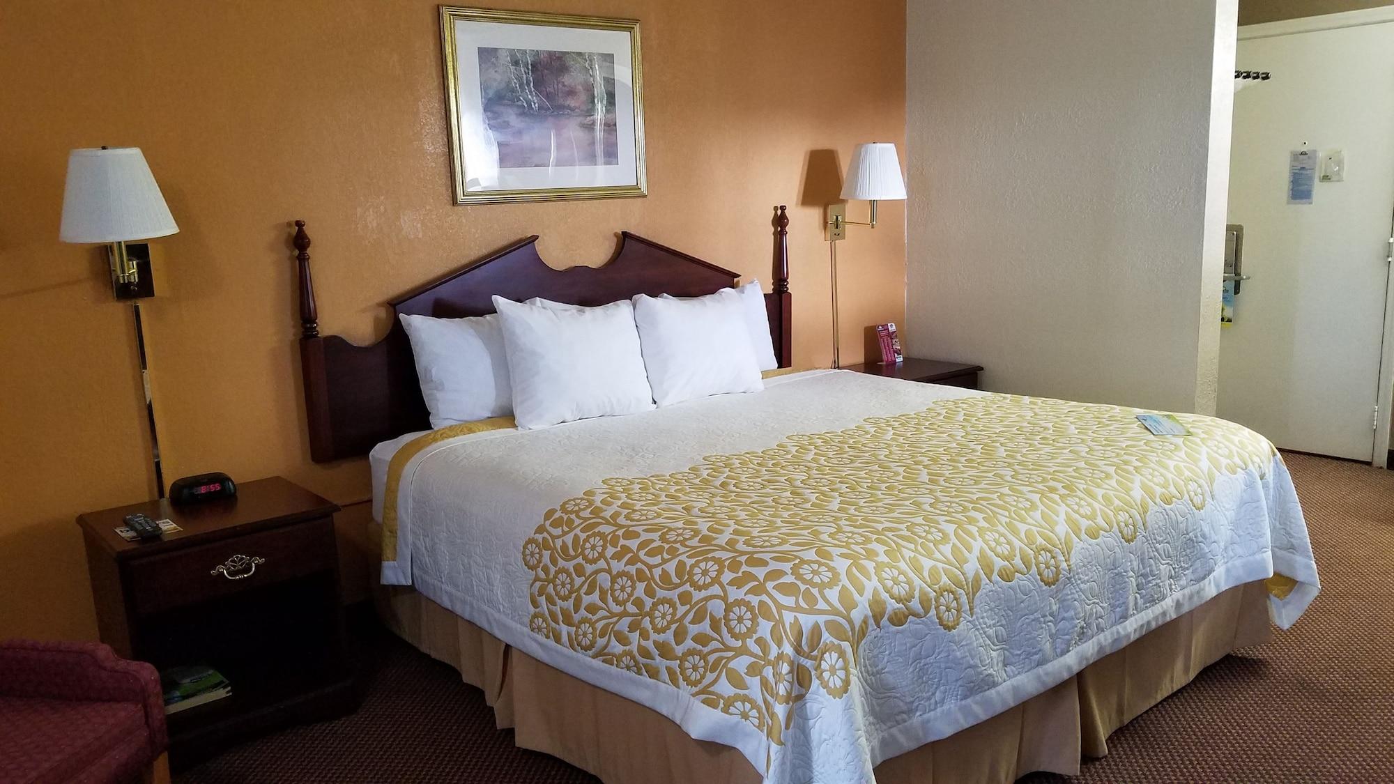 Days Inn By Wyndham Amherst Экстерьер фото